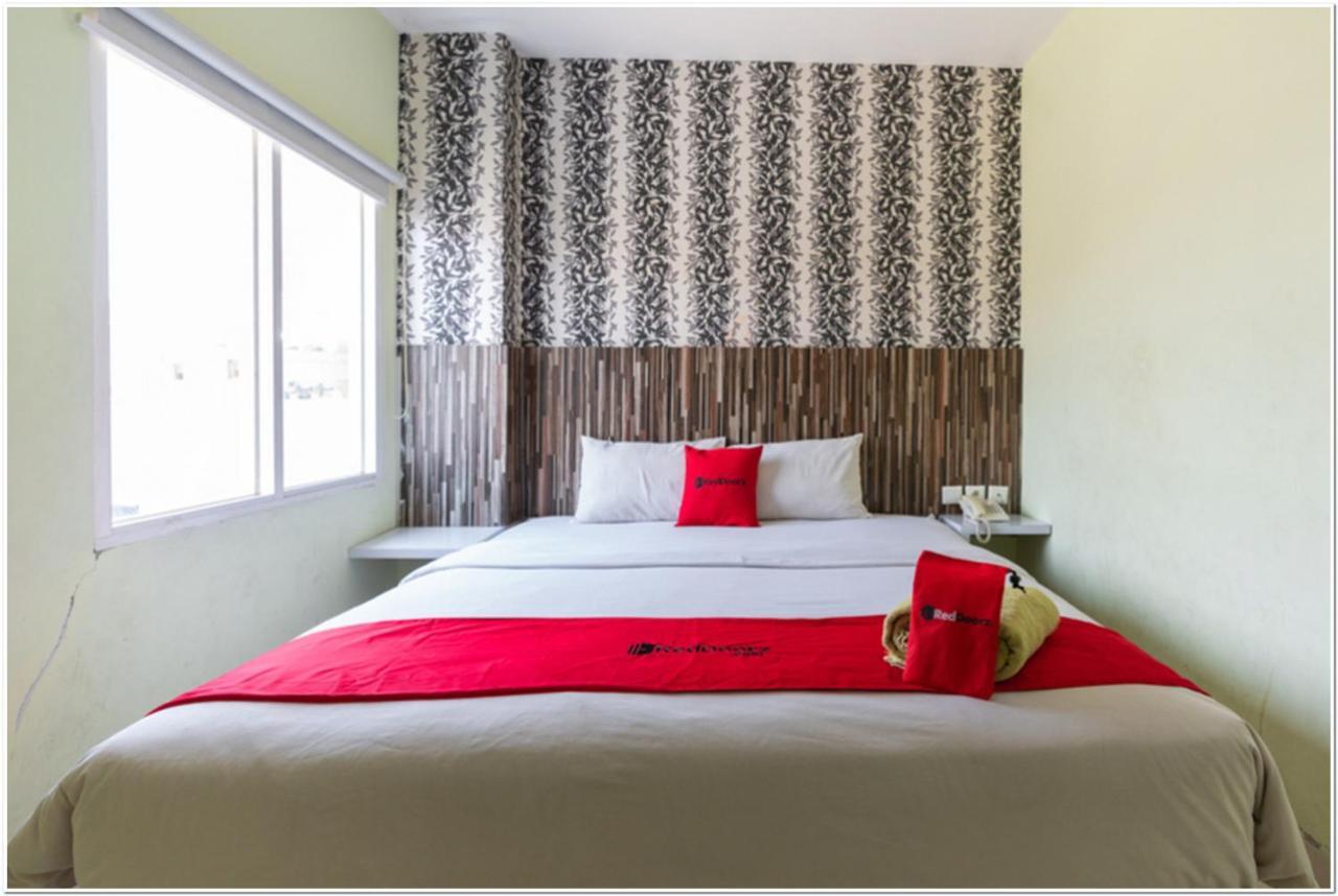 RedDoorz Plus @ Hertasning Area Makasar Zewnętrze zdjęcie