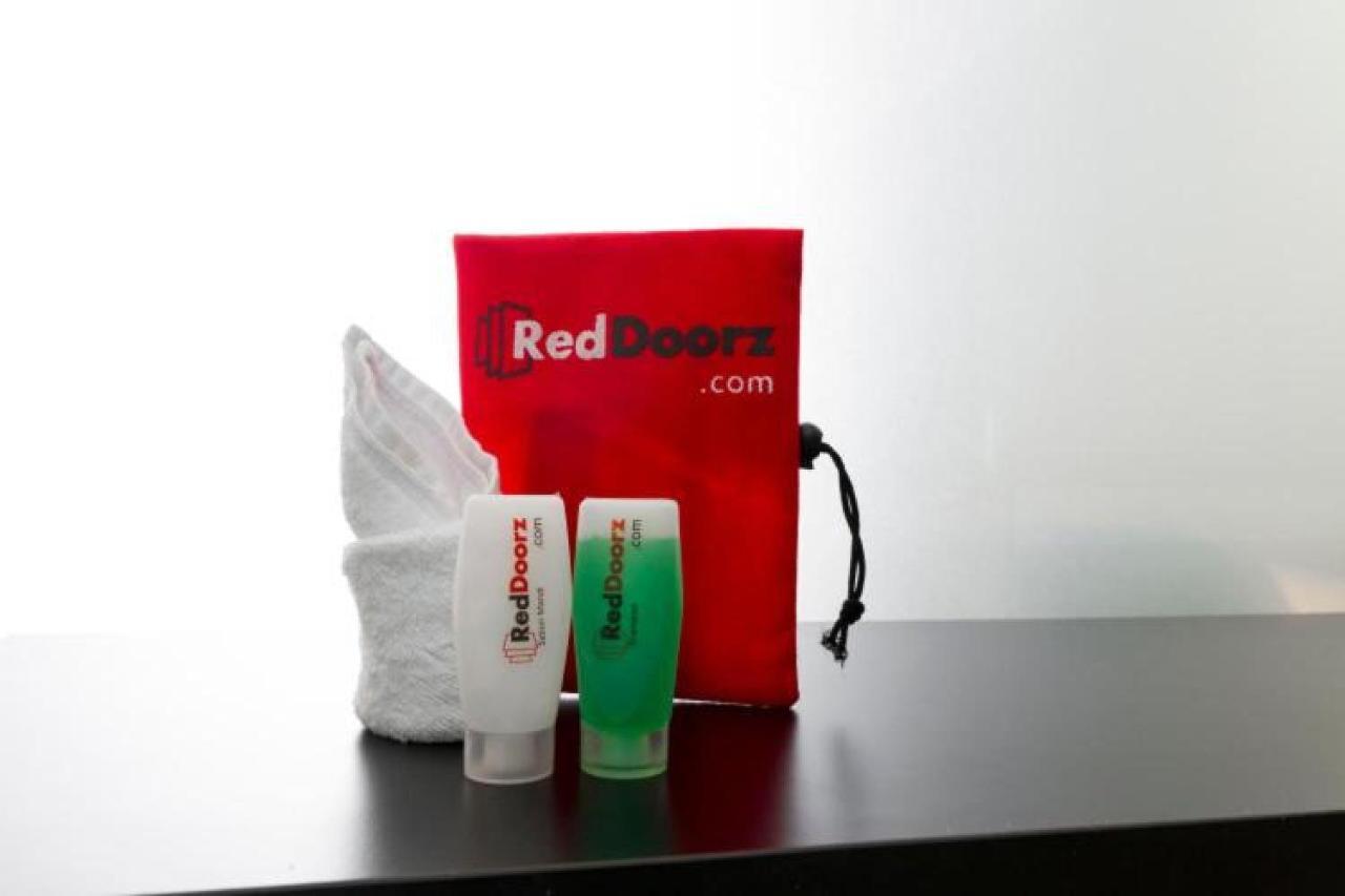RedDoorz Plus @ Hertasning Area Makasar Zewnętrze zdjęcie
