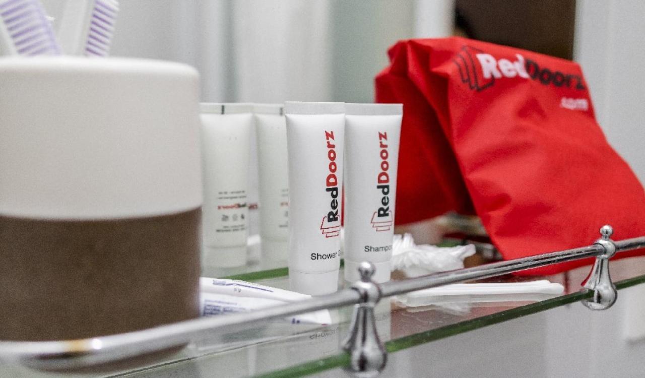 RedDoorz Plus @ Hertasning Area Makasar Zewnętrze zdjęcie
