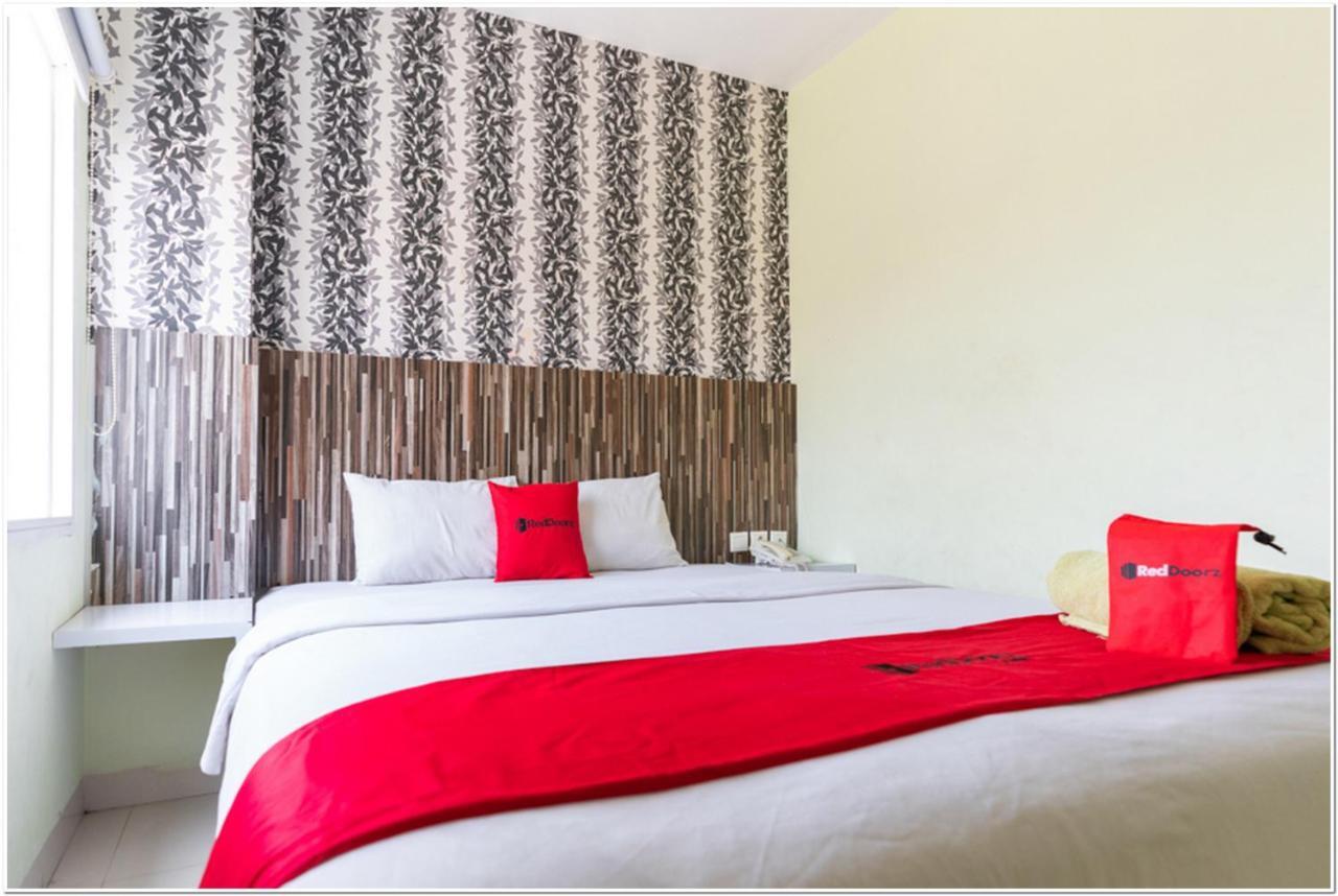 RedDoorz Plus @ Hertasning Area Makasar Zewnętrze zdjęcie